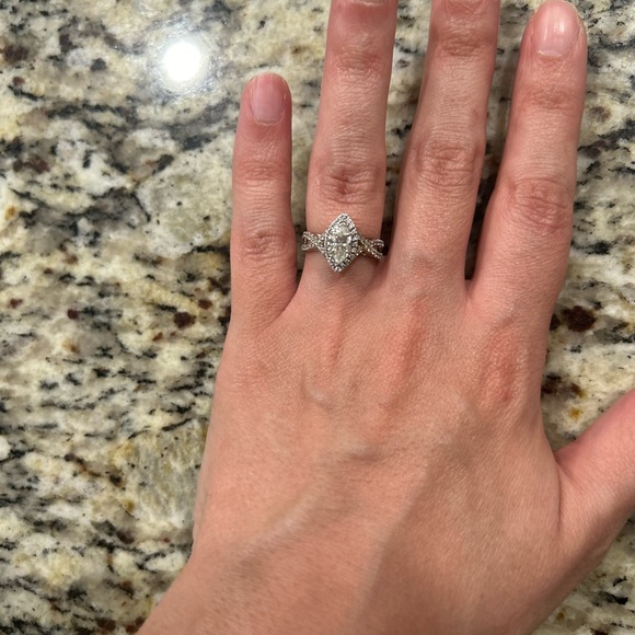 10k white gold moissanite diamond engagement ring - Picture 4 of 6